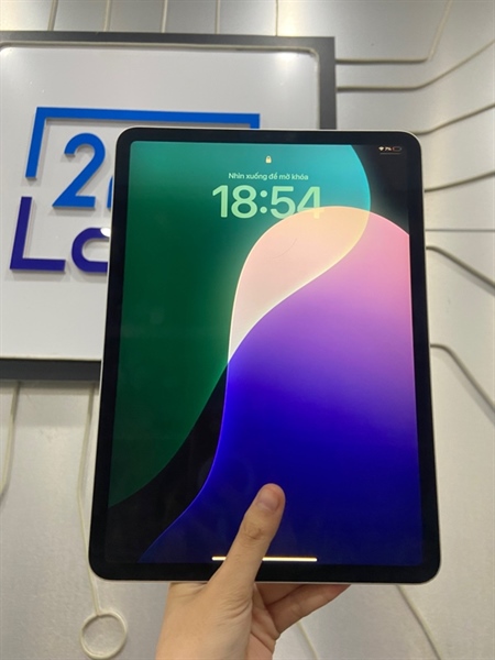 iPad Pro 11 inch Gen 2 - ZA/A - 128GB - Bản Wifi - Pin 80% - Màu xám - Ngoại hình: 98% - Màn ám vàng - Body 2