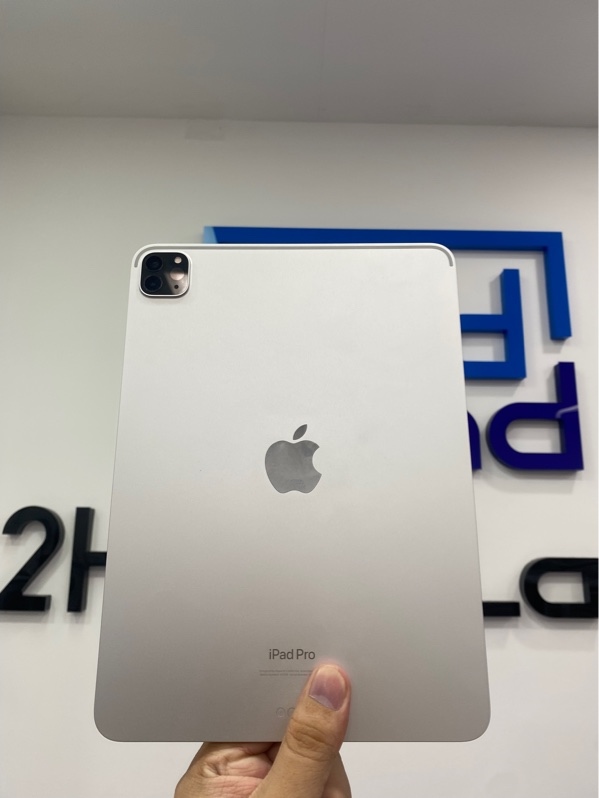 iPad Pro 11 inch Gen 4 - Bản Wifi - ZA/A - 128GB - Pin: 85% - Chu kỳ sạc 355 - Màu Bạc - Ngoại hình: 97% - Cấn trầy viền , màn trầy xước, màn ám vàng- Body