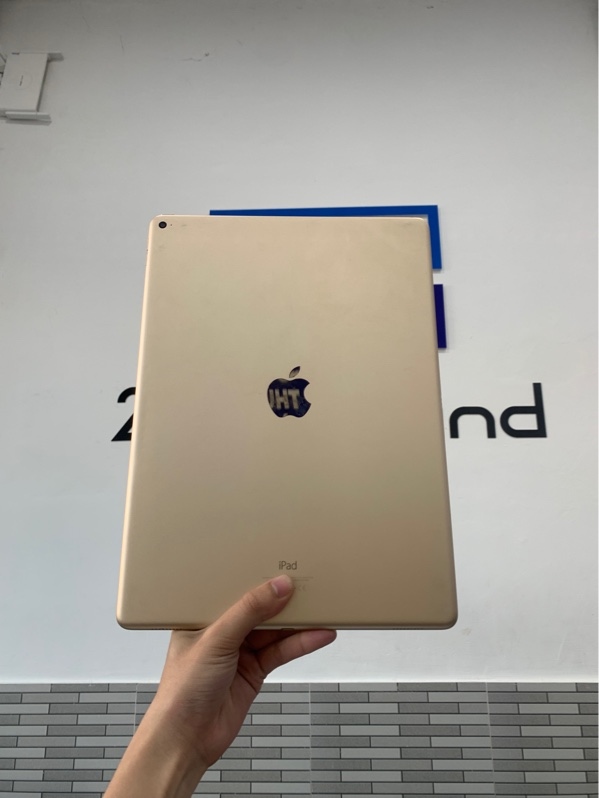 iPad Pro 12.9 Gen 1 - LL/A - 128GB - Màu vàng - Pin 100% đã thay - Ngoại hình: 97% -màn ám hồng, trầy, cấn xướt - Body