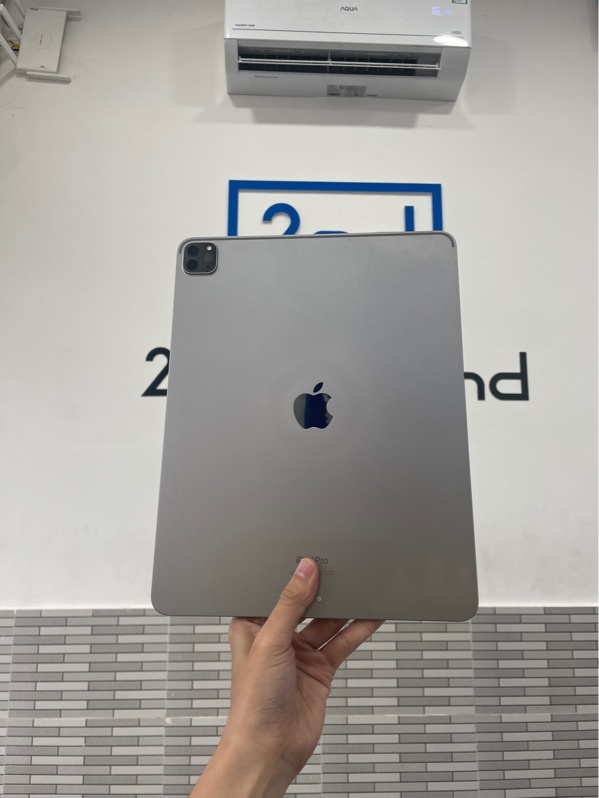 iPad pro 12.9 gen 6 wifi - M2 - ZA/A - 256gb - Pin 82% chu kì sạc 366 - Ngoại hình: 97% - Cấn góc - Fullbox
