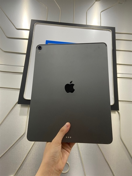 iPad Pro 12.9 inch 2018 - LL/A - 256GB - Bản Wifi - Pin 90% - Màu xám - Ngoại hình: 97% - Body