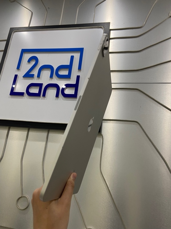 iPad Pro 12.9 inch 2020 - LL/A - 256GB - IOS 26.2.1 - Bản Wifi - Pin 87% - Màu bạc - Ngoại hình: 97% - Body