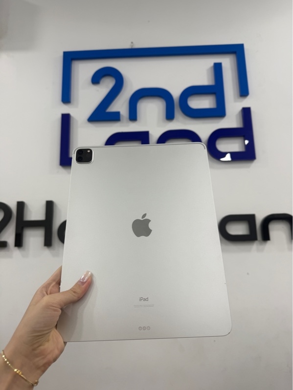 iPad Pro 12.9 inch 2020( thế hệ4) - LL/A - IOS 26.3.1 - Wifi - 256GB - Màu bạc - Pin 85% - Ngoại hình 97% - Màn vàng nửa bên phải - Body