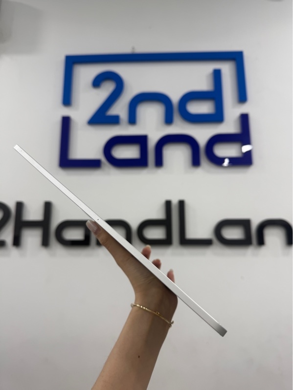 iPad Pro 12.9 inch 2020( thế hệ4) - LL/A - IOS 26.3.1 - Wifi - 256GB - Màu bạc - Pin 85% - Ngoại hình 97% - Màn vàng nửa bên phải - Body