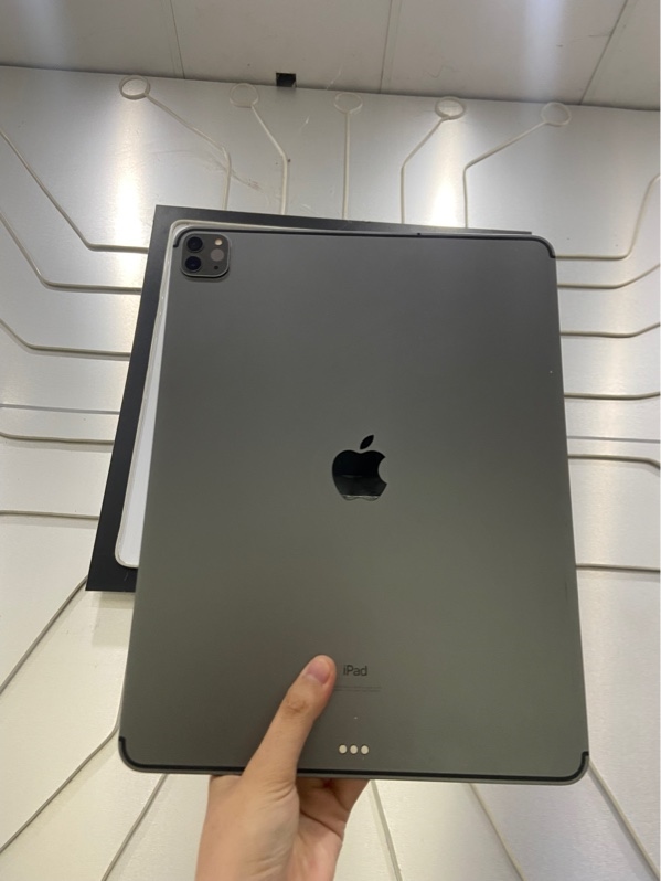 iPad Pro 12.9 inch Gen 4 4G - J/A - 128GB - Pin 82% - Màu xám - Ngoại hình: 97% - Trầy cấn, màn vàng nặng, phản quang - Body