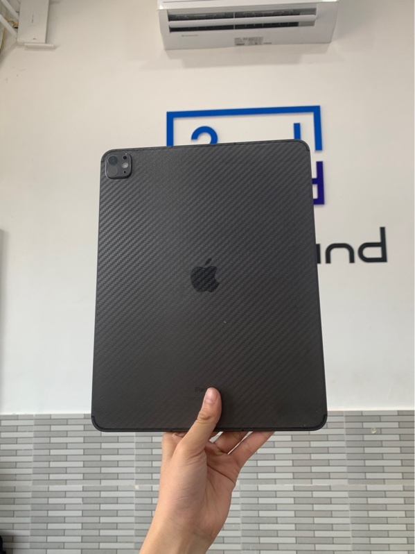 iPad pro 13 inch M4 - 4G - LL/A - 256GB - Màu đen - Pin 83% chu kì sạc 274 lần - Ngoại hình: 98% - Xướt mèo, cong sườn nhẹ - Body