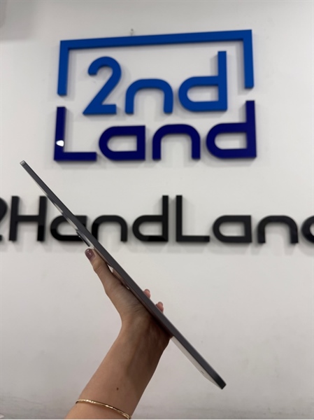 iPad pro 13 inch (M4) - LL/A - IOS 18.6 - Wifi - 256GB - Màu xám - Pin bình thường 100% chu kì sạc 27 lần - Ngoại hình 98% - Body 1