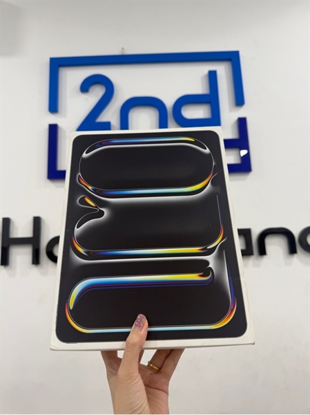 iPad Pro 13 inch M4 - LL/A - IOS 26.2.1 - Wifi - 256GB - Màu xám - Pin 98% - Ngoại hình 98% - Kèm Box , củ sạc