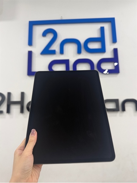 iPad Pro 13 inch M4 - LL/A - IOS 26.2.1 - Wifi - 256GB - Màu xám - Pin 98% - Ngoại hình 98% - Kèm Box , củ sạc 3