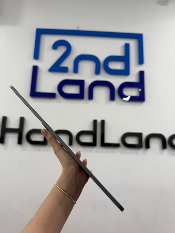 iPad pro 13 inch(M4) - LL/A - ipadOs 18.7.8 - Wifi - 256Gb - Màu xám - Pin bình thường 100% chu kì sạc 73 - Ngoại hình 98% - Màn xước nhẹ 1 đường - Không phụ kiện