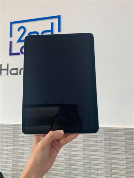 iPad Pro 2018 11 inch - NF/A - 256GB - Wifi - Pin 86% chu kì sạc 564 - Màu bạc - Ngoại hình: 98% - Màn tối viền, cán sườn nhẹ - Body 2