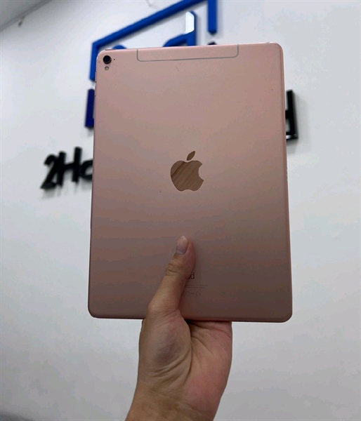 iPad Pro 9.7 inch - 2J/A - 32GB - IOS 16 - Bản 4G - Pin 95% - Màu hồng - Ngoại hình 97% - Màn ám - Body