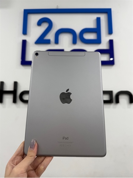 iPad pro 9.7 inch - J/A - IOS 15.7 - 4G - 32GB - Màu bạc - Pin 91% - Ngoại hình 98% - Màn ám vàng nhẹ , cong sườn nhẹ , màn trầy - Kèm sạc