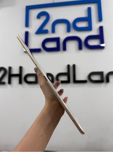 iPad pro 9.7 inch - J/A - IOS 16.7.11 - Wifi+Cellular - 128GB - Màu vàng - Pin thay 100% - Ngoại hình 96% - Màn trầy , ám vàng , hở sáng viền , phản quang 1 đốm , trầy thân máy , màn hở - Body 1