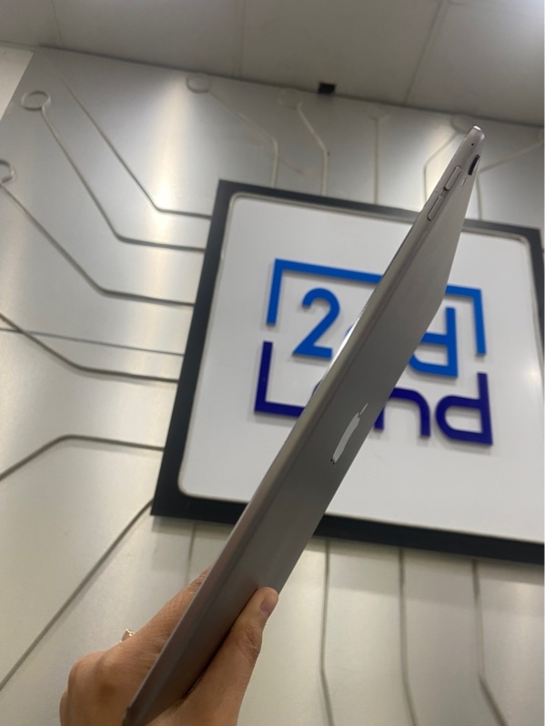 iPad Pro 9.7 inch - LL/A - 128 GB - Pin 89% - Màu xám - Ngoại hình: 97% - Màn ám hồng, phản quang, xước lưng, xườn, màn, - Body