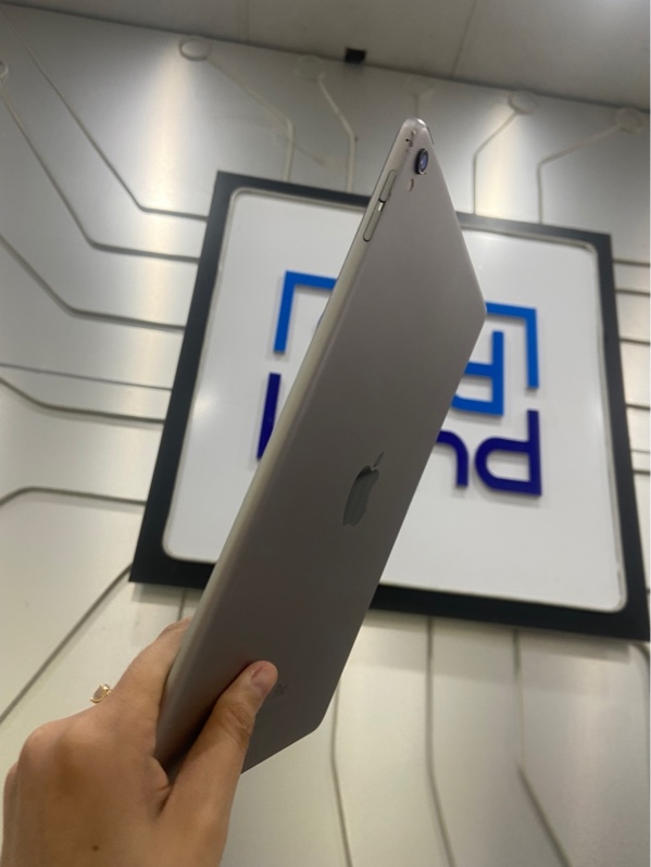 iPad Pro 9.7 inch - LL/A - 128 GB - Pin 96% đã thay - Màu xám - Ngoại hình: 97% - Xước cấn sườn, lưng nặng, màn ám hồng, phản quang - Body