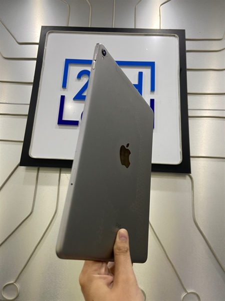 iPad Pro 9.7 inch - LL/A - 128GB - Bản 4G - Pin 95% - Màu xám - Ngoại hình: 97% - Màn ám hồng nhẹ - Kèm sạc linh kiện 1