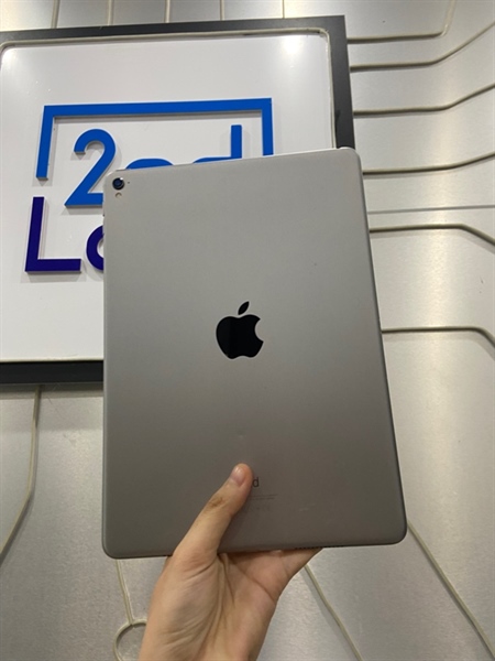 iPad Pro 9.7 inch - LL/A - 128GB - Bản Wifi - Pin 80% - Màu xám - Ngoại hình: 97% - Body