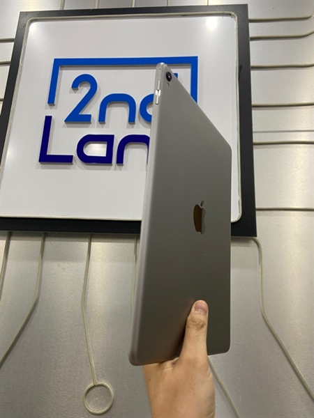 iPad Pro 9.7 inch - LL/A - 128GB - Bản Wifi - Pin 80% - Màu xám - Ngoại hình: 97% - Body 1