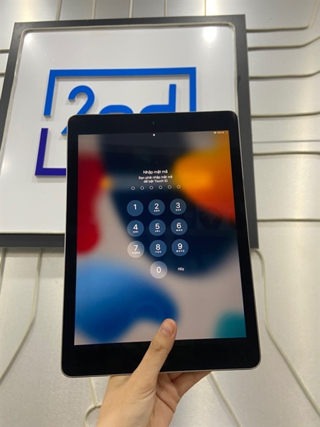 iPad Pro 9.7 inch - LL/A - 128GB - Bản Wifi - Pin 80% - Màu xám - Ngoại hình: 97% - Body 2