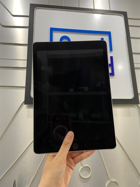 iPad Pro 9.7 inch - LL/A - 128GB - Bản Wifi - Pin 83% - Màu xám - Ngoại hình: 98% - Màn ám hồng viền - Body 2