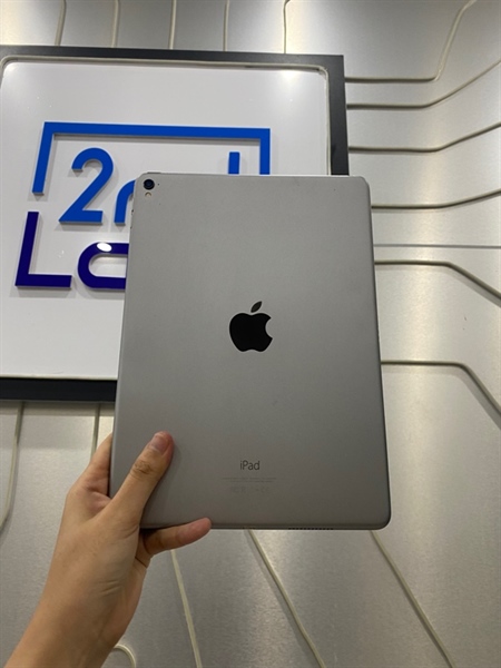 iPad Pro 9.7 inch - LL/A - 128GB - Bản Wifi - Pin 88% - Màu xám - Ngoại hình: 97% - Body