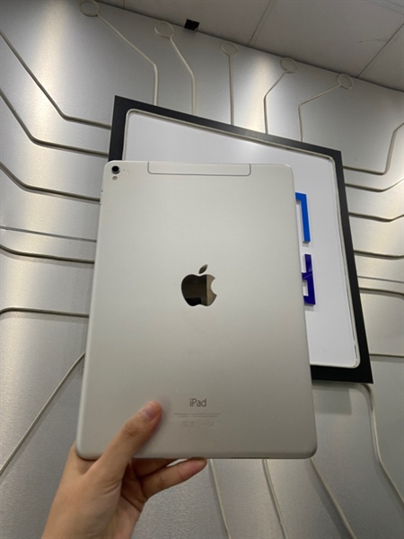 iPad Pro 9.7 inch - LL/A - 128GB - IOS 16.7.8 - Bản 4G - Pin 100% thay new - Màu bạc - Ngoại hình: 97% - Body