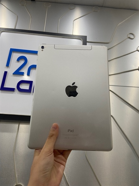 iPad Pro 9.7 inch - LL/A - 128GB - IOS 16.7 - Pin 100% - Màu bạc - Ngoại hình: 97% - Body