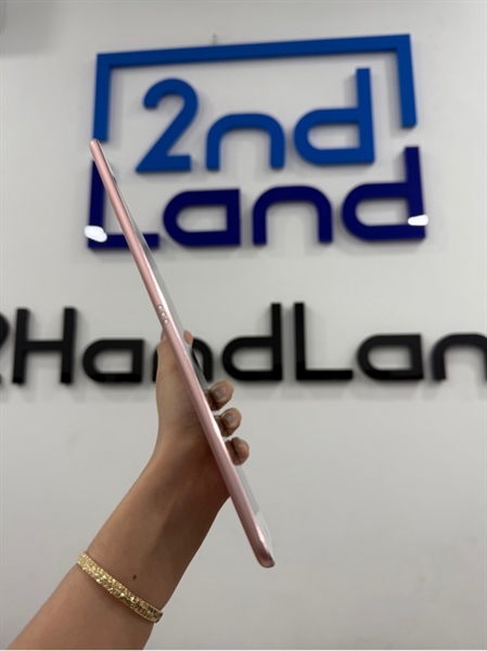 iPad pro 9.7 inch - LL/A - IOS 16.7.10 - 4G - 256GB - Màu hồng - Pin 96% - Ngoại hình 97% - Màn trầy , tróc sơn , cấn góc , màn ám hồng - Kèm sạc 1