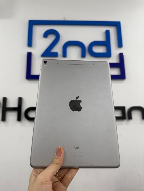 iPad Pro 9.7 inch - LL/A - IOS 16.7.11 - Bản 4G - 32GB - Màu bạc - Pin thay 100% - Ngoại hình 97% - màn phản quang , ám hồng - Kèm sạc linh kiện