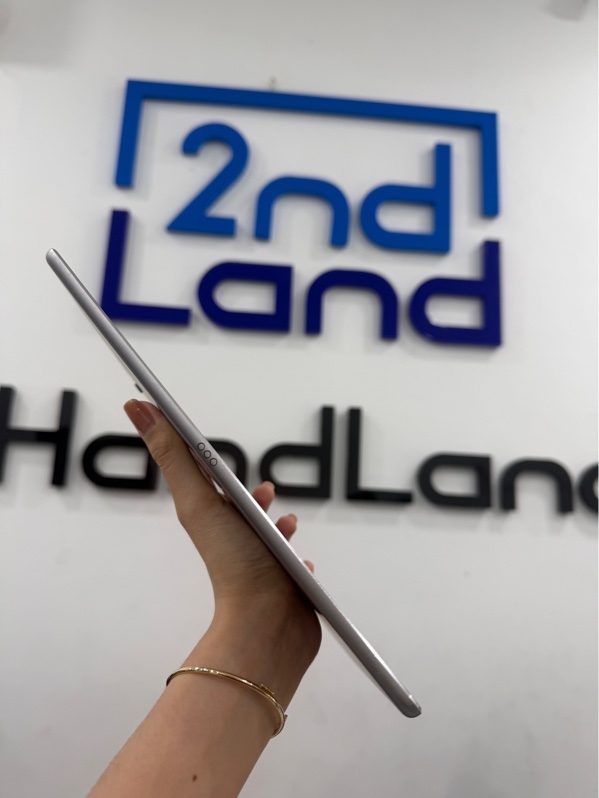 iPad Pro 9.7 inch - LL/A - IOS 16.7.11 - Bản 4G - 32GB - Màu bạc - Pin thay 100% - Ngoại hình 97% - màn phản quang , ám hồng - Kèm sạc linh kiện