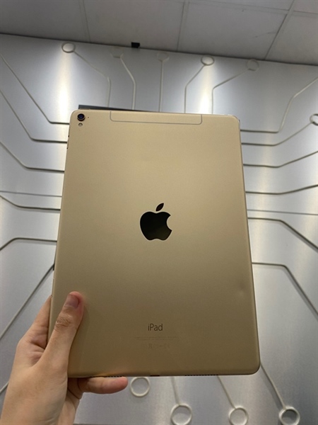 iPad Pro 9.7 inch - TH/A - 32GB - Bản 4G - Màu gold - Ngoại hình: 96% - màn ám hồng, phản quang - Body - Pin 78%