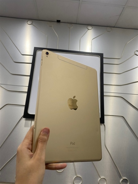 iPad Pro 9.7 inch - TH/A - 32GB - Bản 4G - Màu gold - Ngoại hình: 96% - màn ám hồng, phản quang - Body - Pin 78% 1