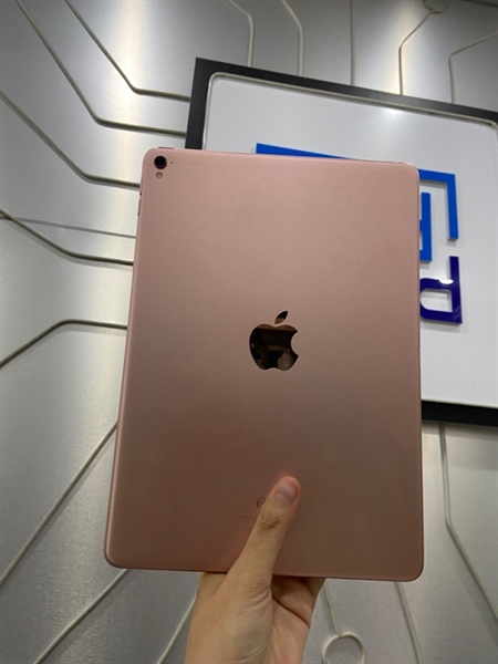 iPad Pro 9.7 inch - TH/A - 32GB - Bản Wifi - Bản Demo - IOS 16.7.11 - Pin 90% - Màu hồng - Ngoại hình: 97.5% - Màn phản quang mảng - Body