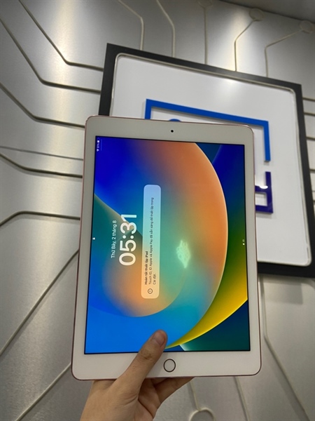 iPad Pro 9.7 inch - TH/A - 32GB - Bản Wifi - Bản Demo - IOS 16.7.11 - Pin 90% - Màu hồng - Ngoại hình: 97.5% - Màn phản quang mảng - Body 2