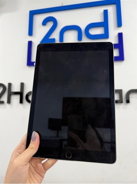 iPad pro 9.7 - LL/A - IOS 16.7.2 - Bản 4G - 128GB - Màu xám - Pin 95% - Ngoại hình 98% - Màn hồng nhẹ , mặt lưng hằn ốp - Kèm sạc 2