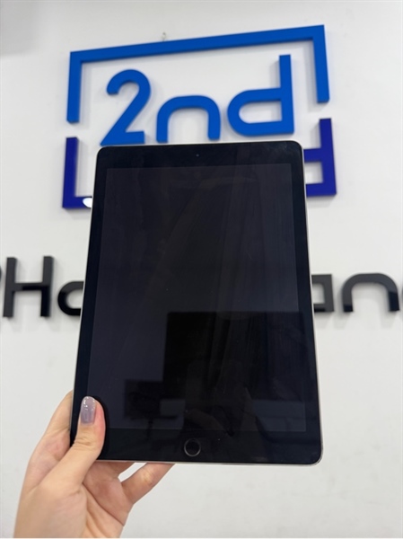 iPad pro 9.7 - LL/A - IOS 16.7.7 - Bản 4G - 128GB - Màu xám - Pin 100% - Ngoại hình 98% - Kèm sạc 2