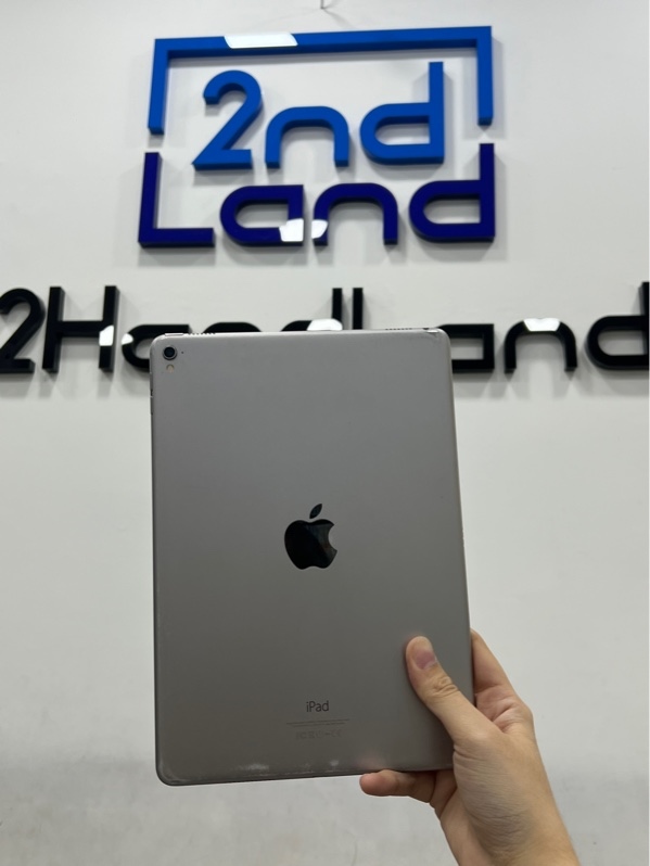 iPad Pro 9.7inch Wifi - LL/A - 128GB - IOS 16.7.8 - Pin 92% - Màu bạc - Ngoại hình 97% - Trầy - Body