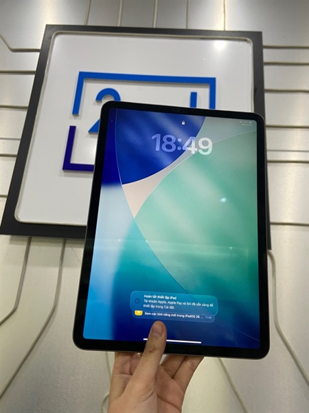 iPad Pro Gen 2 11inch-2020 - LL/A - 128GB - Bản Wifi - IOS26 - Pin 90% - Màu xám - Ngoại hinh: 98% - màn trầy, màn ép kính - Body 2