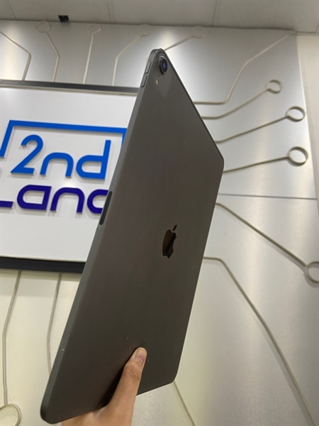 iPad Pro Gen 3 12.9 inch - LL/A - 64GB - Pin 84% - Màu đen - Ngoại hình: 97% - Màn ám vàng, màn trầy nhiều viền 4 góc + lưng trầy + viền camera trầy - Body 1