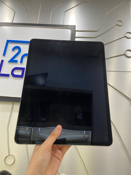 iPad Pro Gen 3 12.9 inch - LL/A - 64GB - Pin 84% - Màu đen - Ngoại hình: 97% - Màn ám vàng, màn trầy nhiều viền 4 góc + lưng trầy + viền camera trầy - Body 3