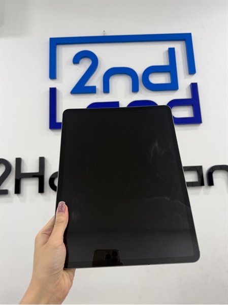 iPad pro gen 4 - 12.9 inch - LL/A - IOS 26.2 - 4G -256GB - Màu xám - Pin 83% - Ngoại hình 96% - Cong sườn , nứt kính góc màn, máy trầy tróc sơn - Body 2