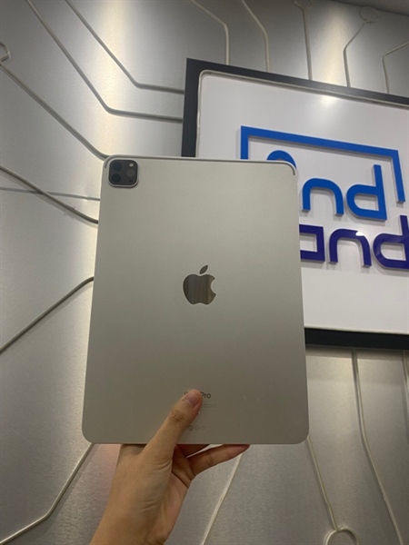 Ipad Pro Gen 4 M2 - 11 inch J/A 128GB ipad ios 17.4 - Bản wifi - Màu bạc - Pin 99% - Ngoại hình 98%- 1 đốm phản quang nhẹ - Body