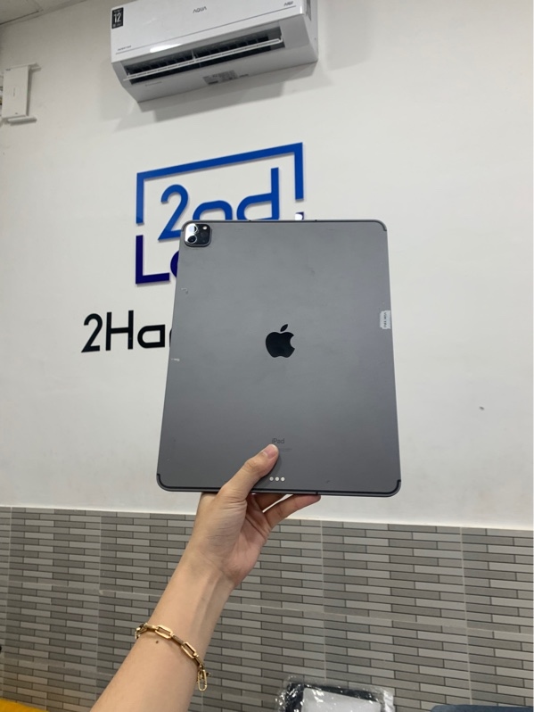 iPad pro gen 5 12.9 inch - LL/A - 128gb - Bản 4g - Màu xám - Pin 88% - Ngoại hình: 97% - Viền ám xanh - Body