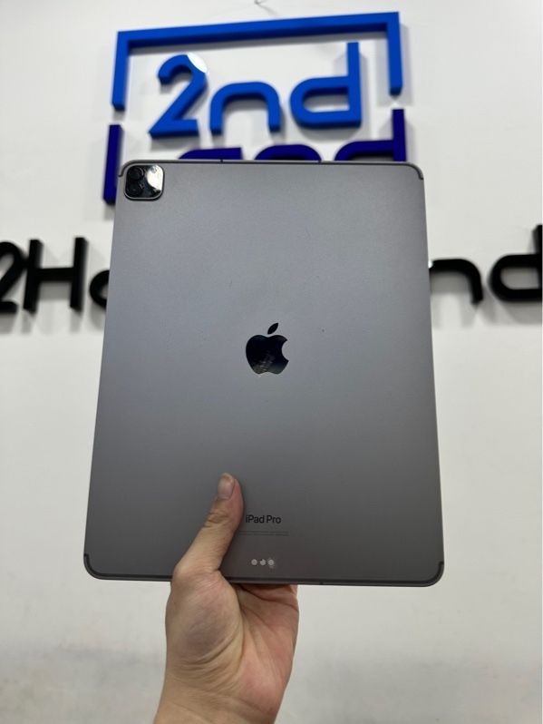 iPad Pro Gen 6 12.9 inch 4G - LL/A - 128GB - IOS 26.5 - Pin 100% thay new - Màu xám - Ngoại hình 97% - Kèm bàn phím Smart Keyboard Folio for Ipad 12.9 inch ngoại hình xấu