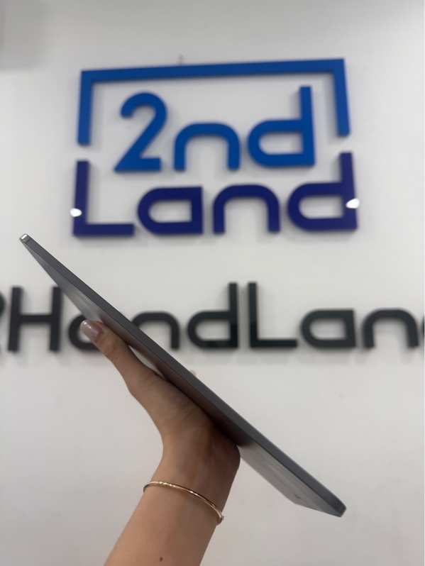 iPad pro M4 (2024) 11inch - A2836 - LL/A - IOS 18.6.2 - 256GB - Wifi - Màu xám - Pin 84% - Ngoại hình 97% - cấn góc , bụi cam sau - Body