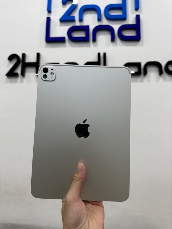 iPad Pro M5 11inch Wifi - LL/A - 256GB - IOS 26.3.1 - Pin 100% ( mới sạc 97 lần ) - Màu bạc - Ngoại hình 98% - Kèm box