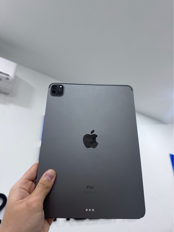 iPad pro thế hệ 3 - 11 inch - ZA/A - iOS 26.1 - 128Gb - Wifi - Màu xám - Pin 91% - Ngoại hình 96% - Cấn góc nhiều, màn chết 2 vùng pixel, màn hở sáng, phản quang, có một vệt vàng dài trên màn, màn trầy nhiều, màn ám vàng, cong sườn nhẹ - Body