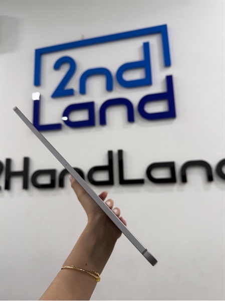 iPad Pro thế hệ 6 - 12.9 inch - LL/A -IOS 26.1 - 5G - 256GB - Màu xám - Pin 87% - Ngoại hình 97% - Cong sườn nhẹ , lưng hằn ốp - Body 1