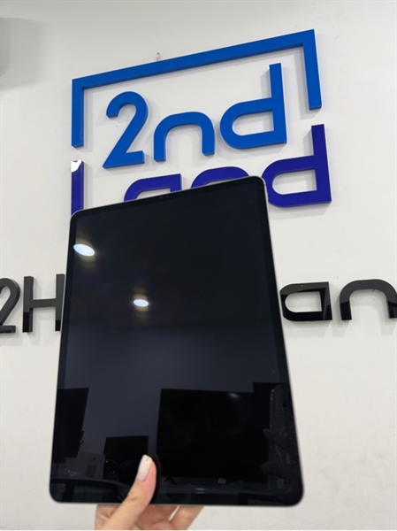 iPad Pro thế hệ 6 - 12.9 inch - LL/A -IOS 26.1 - 5G - 256GB - Màu xám - Pin 87% - Ngoại hình 97% - Cong sườn nhẹ , lưng hằn ốp - Body 2